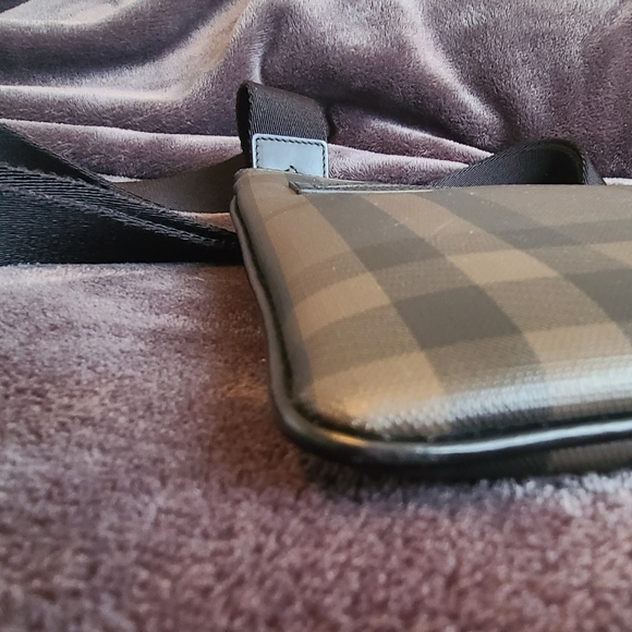 Burberry Elevated Smoked Check Beckley Slim Crossbody Chocolate Black - Picture 7 of 16